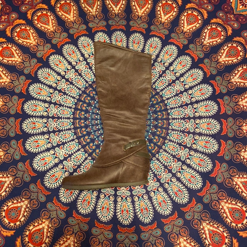 NWOT BareTraps Wedge Knee Boots